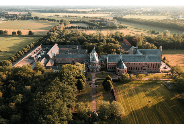 Achtelse Kluis met Inbizzness